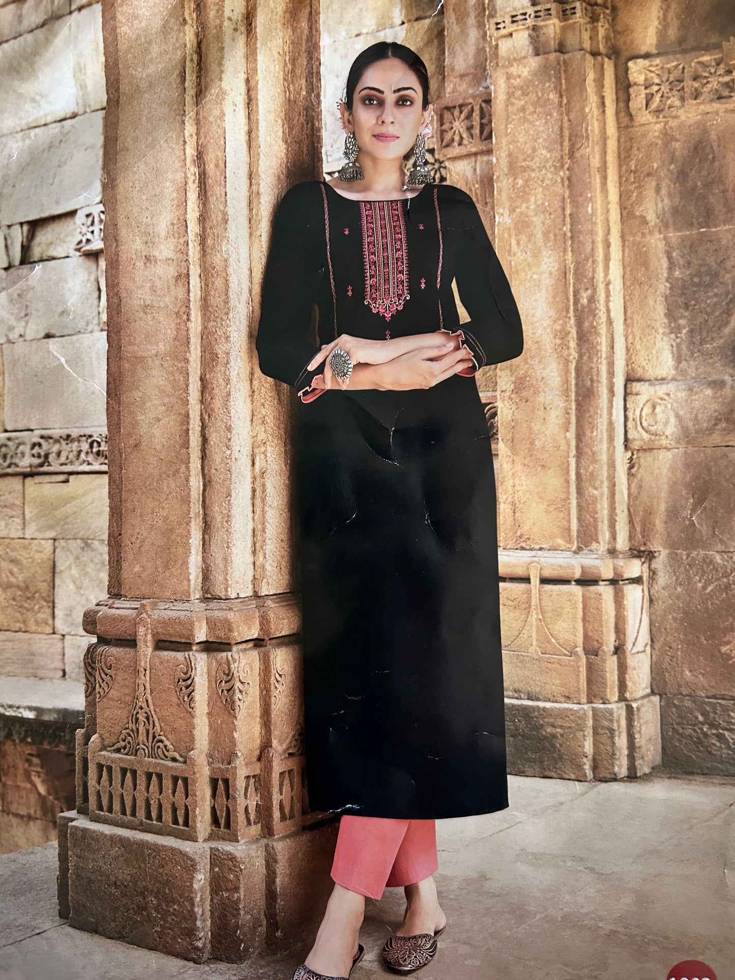 Light line embroidered kurta without pants
