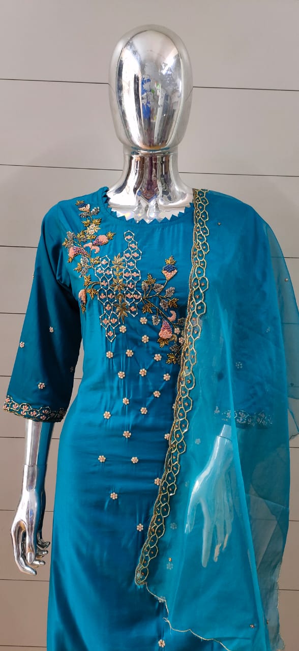 Hand embroidery kurta set with Organza Duptta